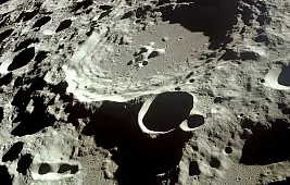 Кому принадлежит Луна